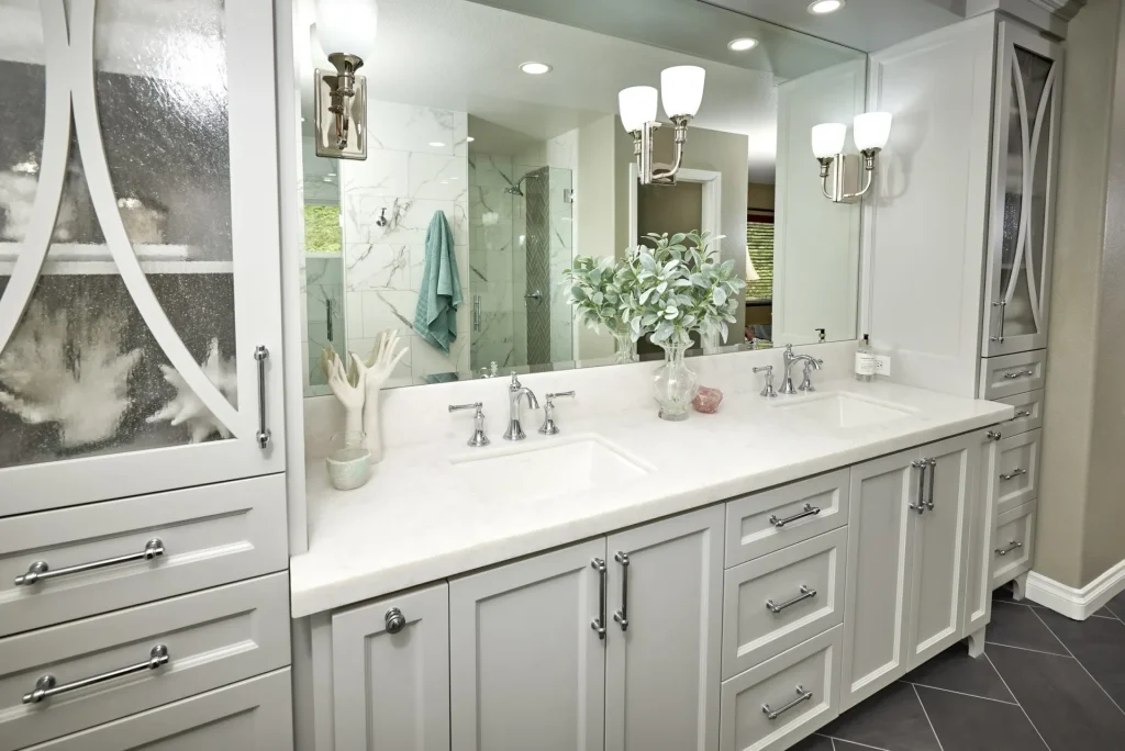 Traditional Light Grey Primary Bathroom